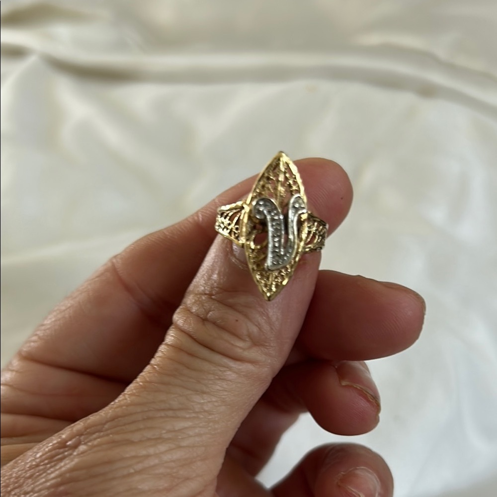 14 kt  Gold Filagree Initial Women's Ring